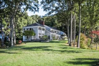 21 Beachside Cmn, Westport CT  06880-6243 exterior