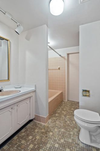 2925 Waubenoor Dr, Green Bay WI  54301-1526 exterior