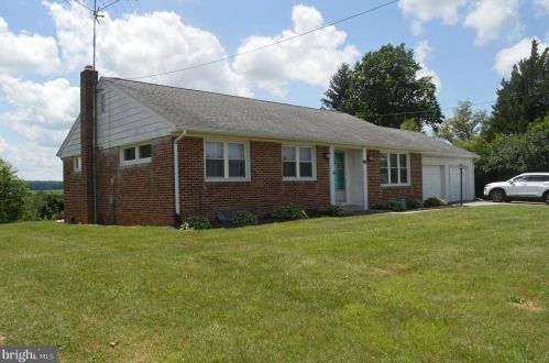 792 Fairview Dr, Hanover, PA 17331-9748