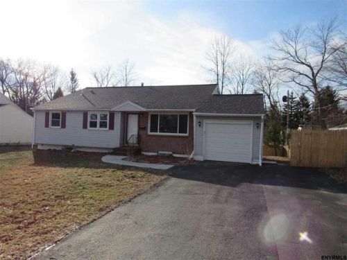 11 Aragon Ave, Newtonville, NY 12110-4301