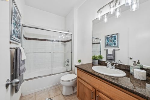 123 Lakeshore Ct, Richmond CA  94804-7422 exterior