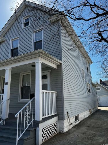 604 1st Ave, New Hyde Park NY  11040-4815 exterior