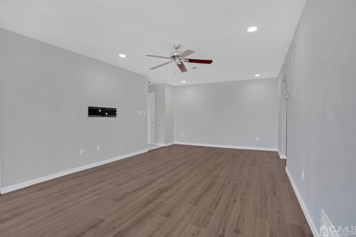 326 Sharon Gdn Ct, Woodbridge NJ  07095-4312 exterior