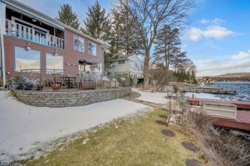 16 Maple Pkwy, Sparta NJ  07871-2011 exterior