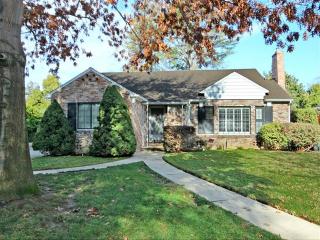 1423 8th Ave, Sacramento CA  95818-4116 exterior