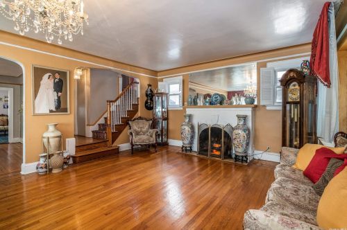 85-18 Wareham Pl, Jamaica, NY 11432-2221