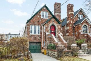 927 222nd St, Bronx, NY 10469-1017