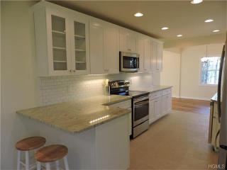 7 Split Rock Rd, Mahopac, NY 10541-1757