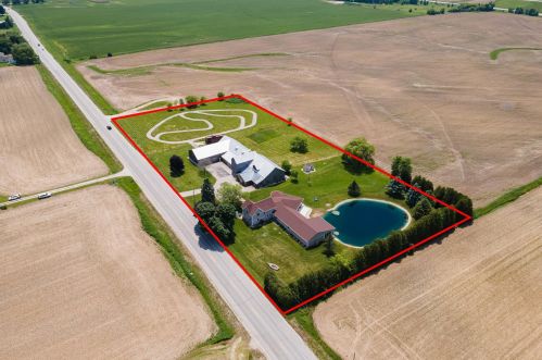2916 County Road B, Manitowoc, WI 54220-8946