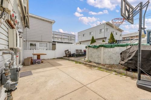 4400 Locust Point Dr, Bronx NY  10465-4038 exterior