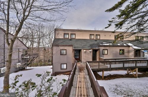 114 Cross Country Ln, Tannersville, PA 18372-7707