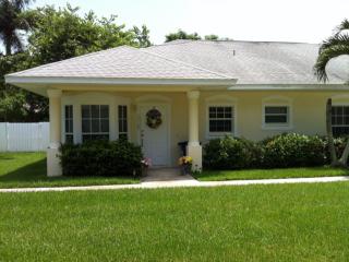 13161 Kings Point Dr, Fort Myers FL  33919-7975 exterior