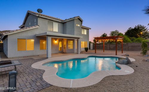 6138 Park View Ln, Glendale, AZ 85310-2701