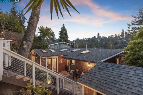 255 Capricorn Ave, Oakland, CA 94611-1960