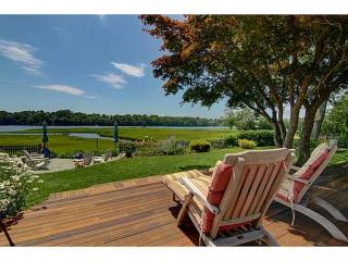 43 Meadowbrook Dr, Barrington, RI 02806-3744