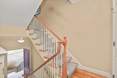 502 Woodland Hills Dr, Bridgeport, CT 06611-6360