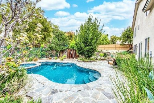 26418 Cardinal Dr, Santa Clarita, CA 91387-6315