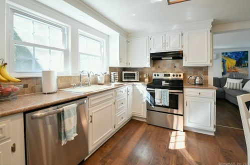 32 Clough Rd, Waterbury, CT 06708-1818