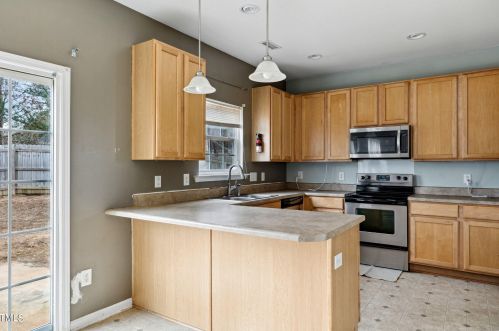 201 Willow Ridge Dr, Sanford NC  27332-8147 exterior