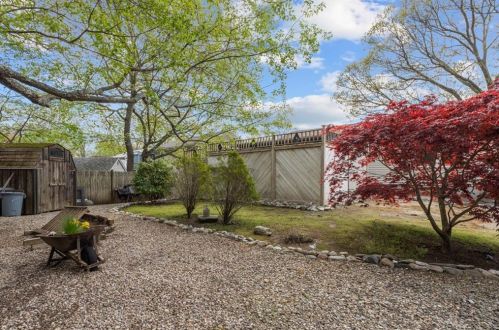 11 Pepper Bush Trl, South Kingstown RI  02874-2368 exterior