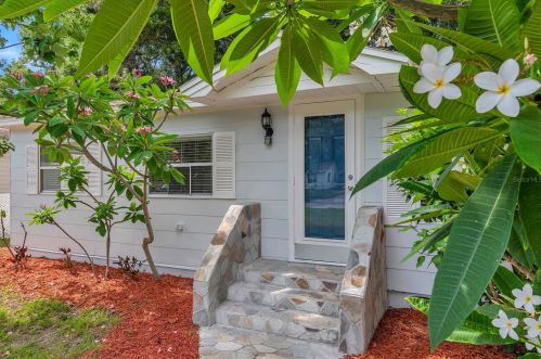 5461 43rd Ter, Saint Petersburg FL  33714-3624 exterior