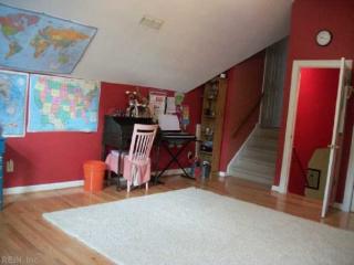812 Loch Island Dr, Chesapeake VA  23320-9283 exterior