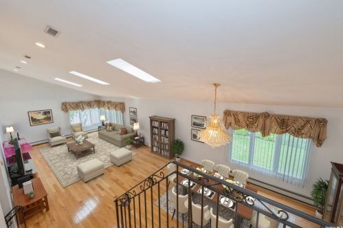 134 Old Courthouse Rd, New Hyde Park NY  11040-1227 exterior