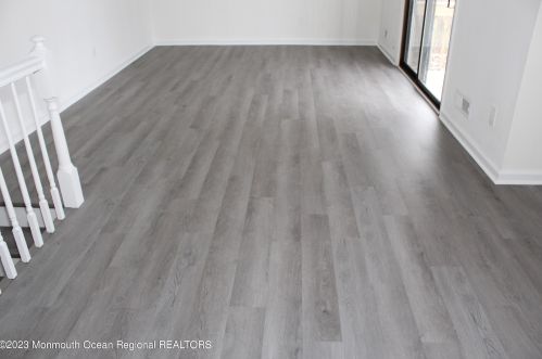 6 Hialeah Ave, Middletown NJ  07748-1049 exterior