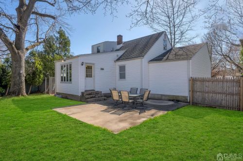 5 Ellwood Rd, East Brunswick NJ  08816-3001 exterior