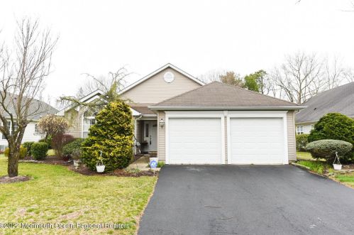 100 Skyline Dr, Lakewood, NJ 08701-5751