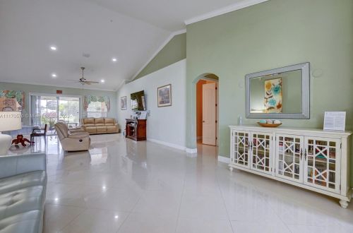 160 Saratoga Ave, Fort Pierce FL  34953-5974 exterior