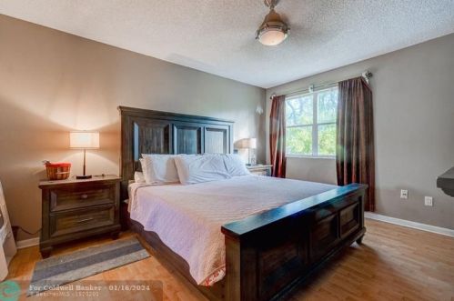 11910 12 St, Hollywood FL 33026-3874 exterior