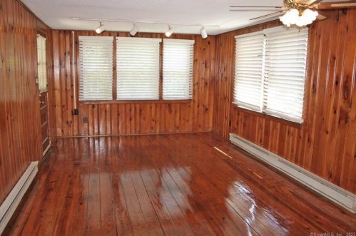 12 Hale Rd, East Hampton CT  06424-1403 exterior
