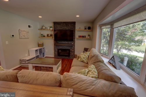 570 Old Orchard Ln, Camp Hill PA  17011-1828 exterior