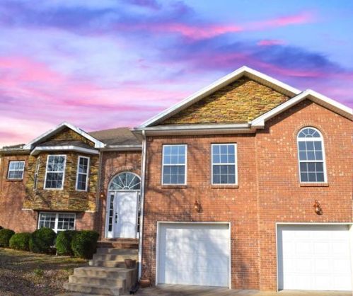 692 Superior Ln, Clarksville, TN 37043-3892
