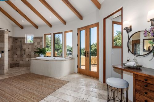 5 Owl Hill Ct, Orinda CA  94563-3441 exterior