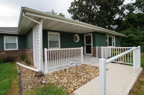 18 14th St, Latrobe, PA 15650-2302