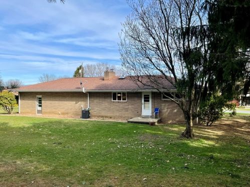1135 Circle Dr, Latrobe, PA 15650-2705