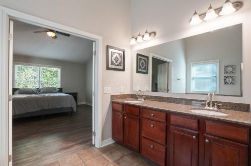 716 Ballater Dr, Delaware OH  43015-7184 exterior