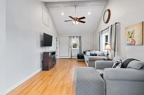 4 Rhode Island Ave, Cumberland RI  02864-5720 exterior