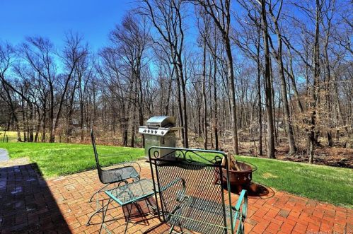 50 Maplewood Dr, Upper Stepney, CT 06468-1739