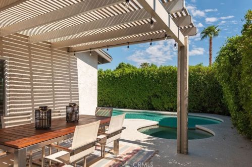 3670 Mesquite Ave, Palm Springs CA  92264-3400 exterior