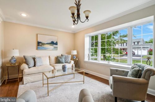 126 Hampton Dr, Langhorne, PA 19047-1153