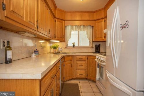 2511 Dean Dr, Wilmington DE  19808-3313 exterior