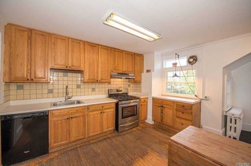 83 Thompson Ave, Babylon NY  11702-3404 exterior