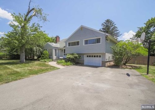 142 Laroche Ave, Harrington Park, NJ 07640-1811