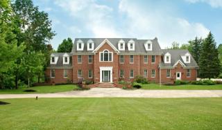 2890 Roundhill Rd, Akron, OH 44333-2272