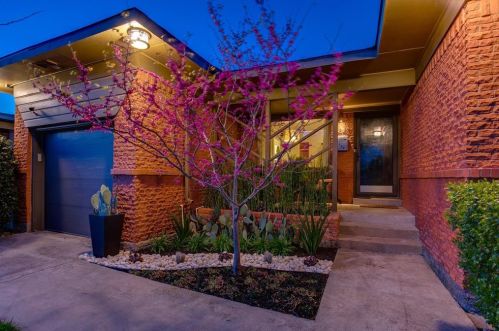 2647 12th St, Dallas, TX 75211-2704