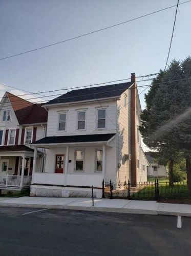 29 4th St, Slatington, PA 18080-1702