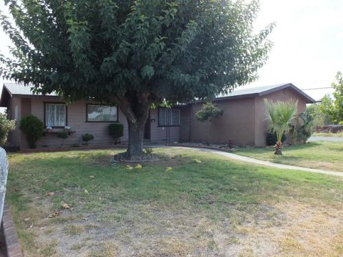 460 Pine St, Woodlake, CA 93286-1223